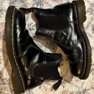 Doc Martens Chelsea Boots / W9 / Black Leather